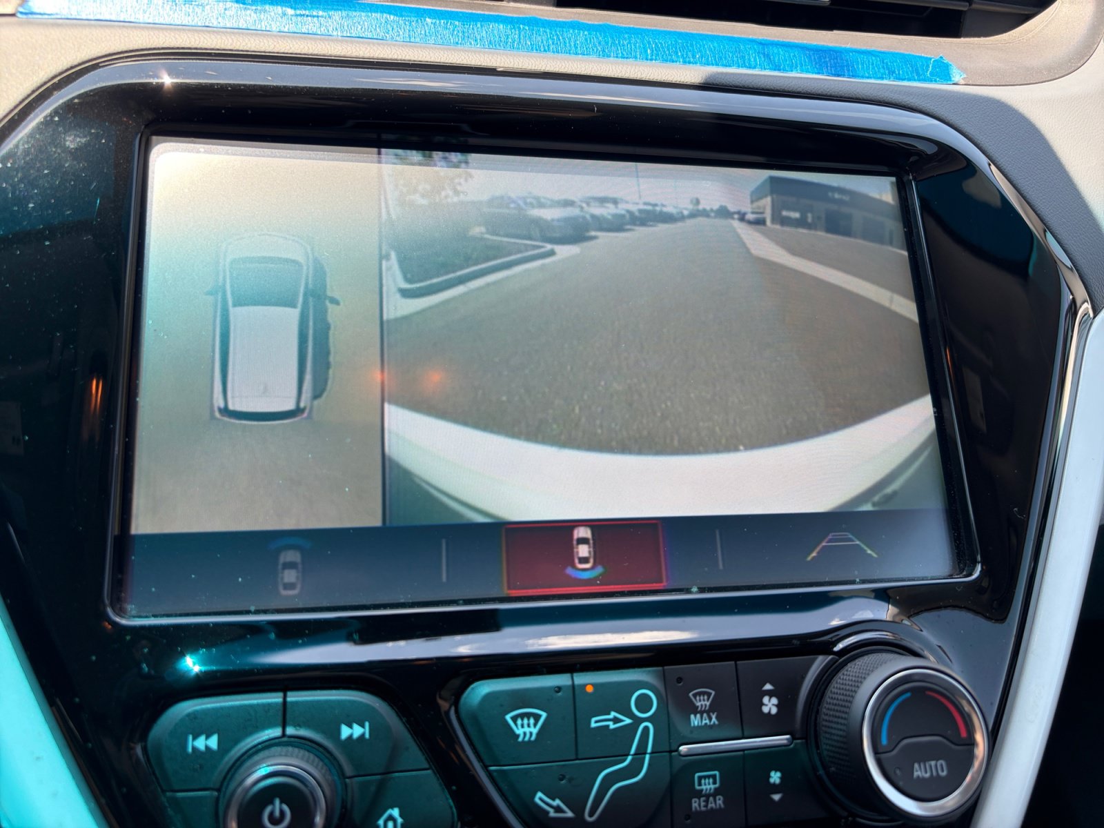 Used 2018 Chevrolet Bolt Premier w/ Infotainment Package FWD image 27