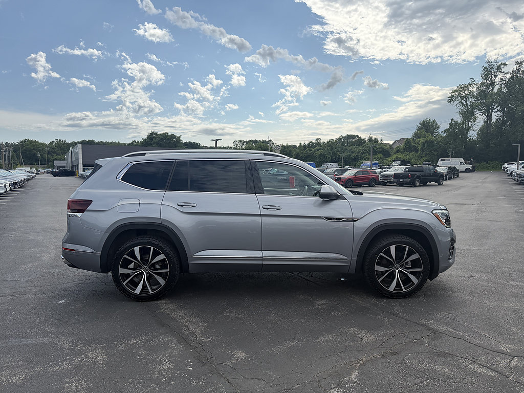 Used 2024 Volkswagen Atlas SEL Premium R-Line AWD/4WD image 8