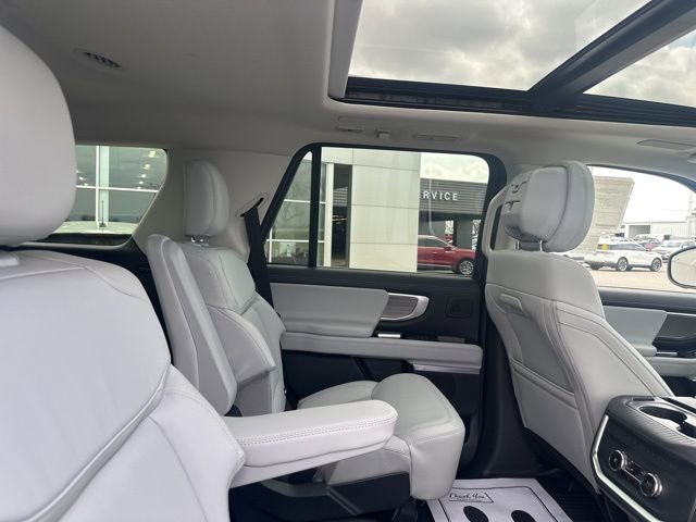 New 2026 Ford Expedition Platinum w/ Driver's Package AWD/4WD image 17