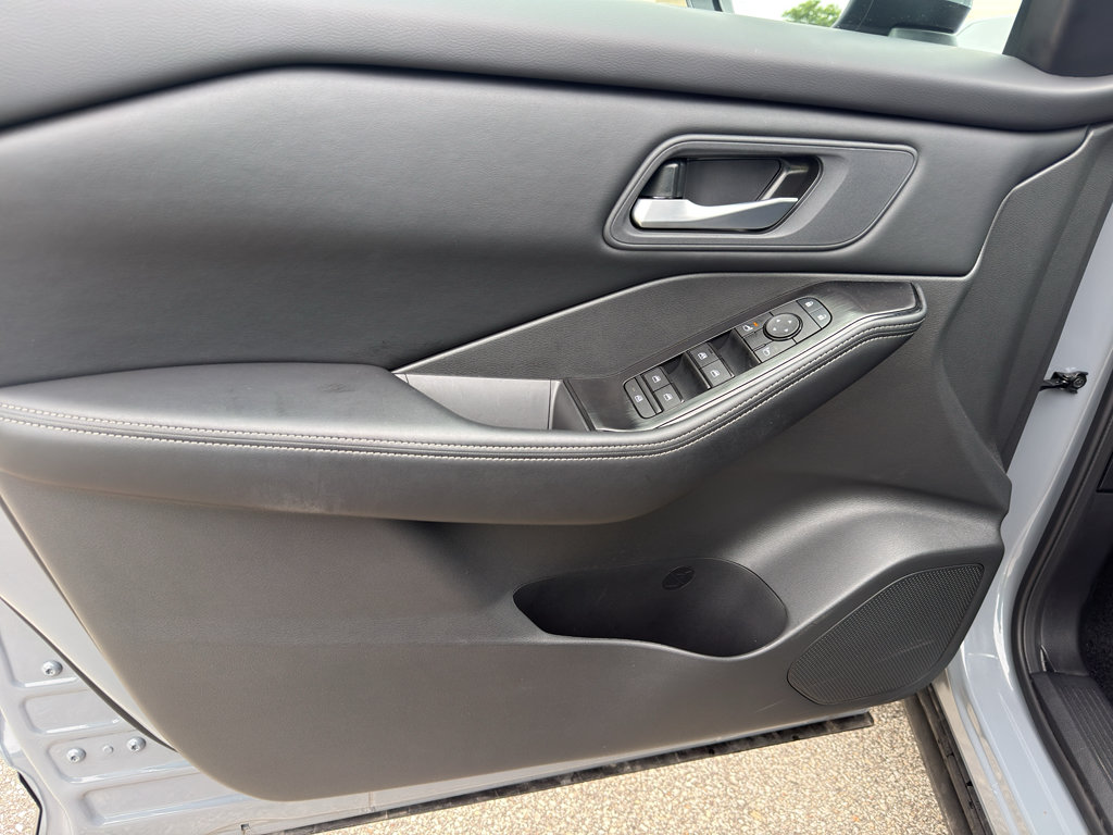 Used 2026 Nissan Rogue SV w/ Cold Weather Package AWD/4WD image 13