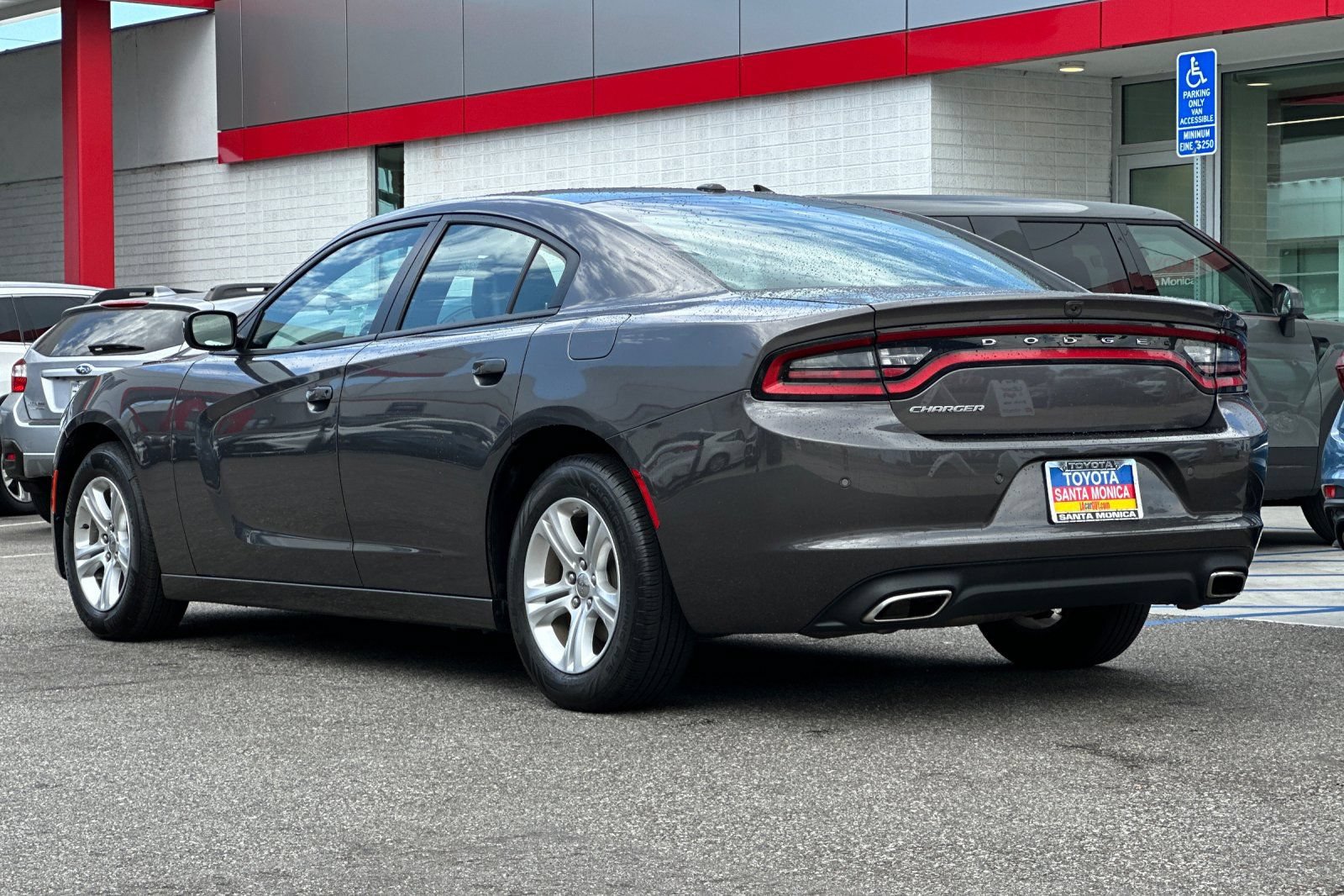 Used 2022 Dodge Charger SXT w/ Leather Interior Group RWD image 6