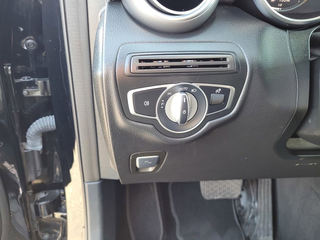 Used 2022 Mercedes-Benz GLC 300 image 25