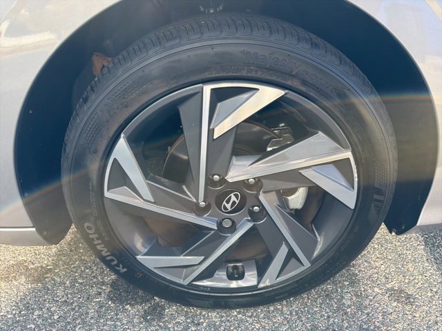 Certified 2025 Hyundai Elantra Sport image 40