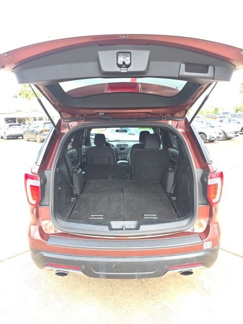 Used 2018 Ford Explorer XLT image 10