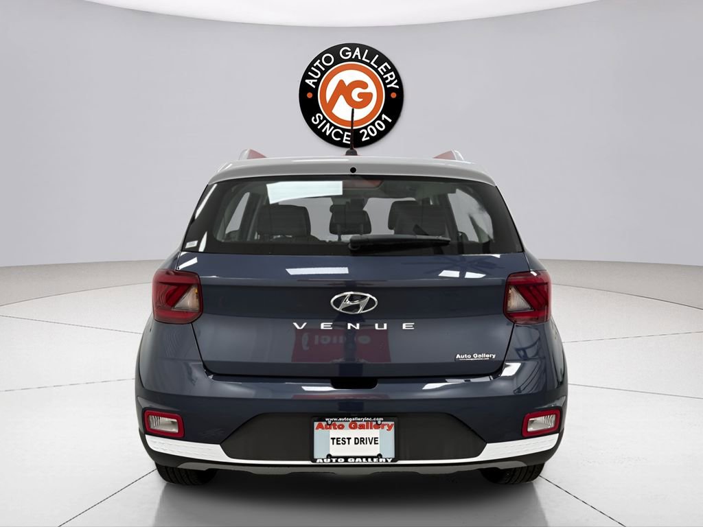 Used 2025 Hyundai Venue Limited FWD image 6