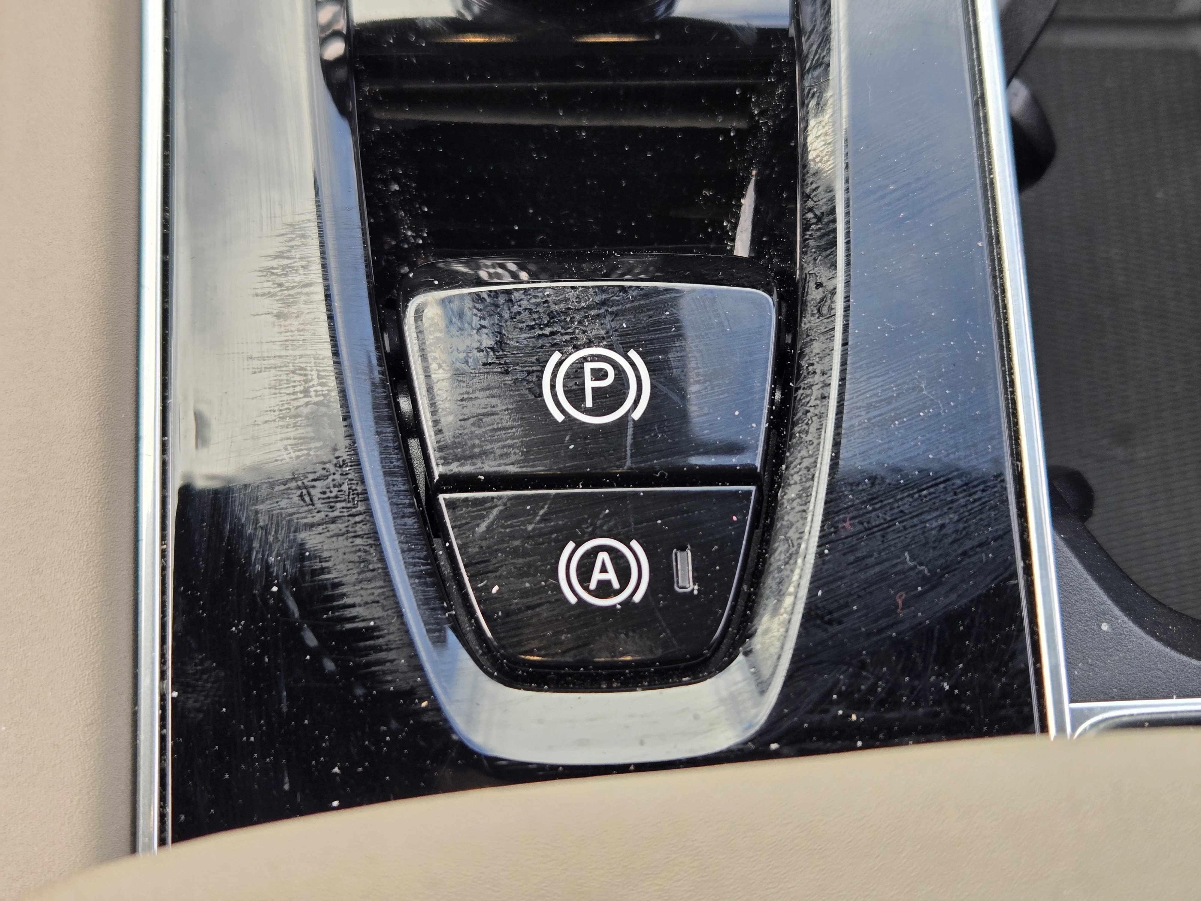 Used 2026 Volvo XC90 B5 Plus w/ Protection Package Premier image 39