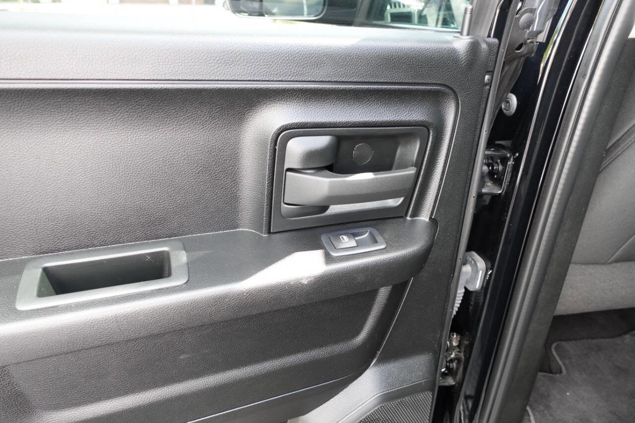 Used 2022 RAM 1500 Express w/ Wheel & Sound Group AWD/4WD image 21