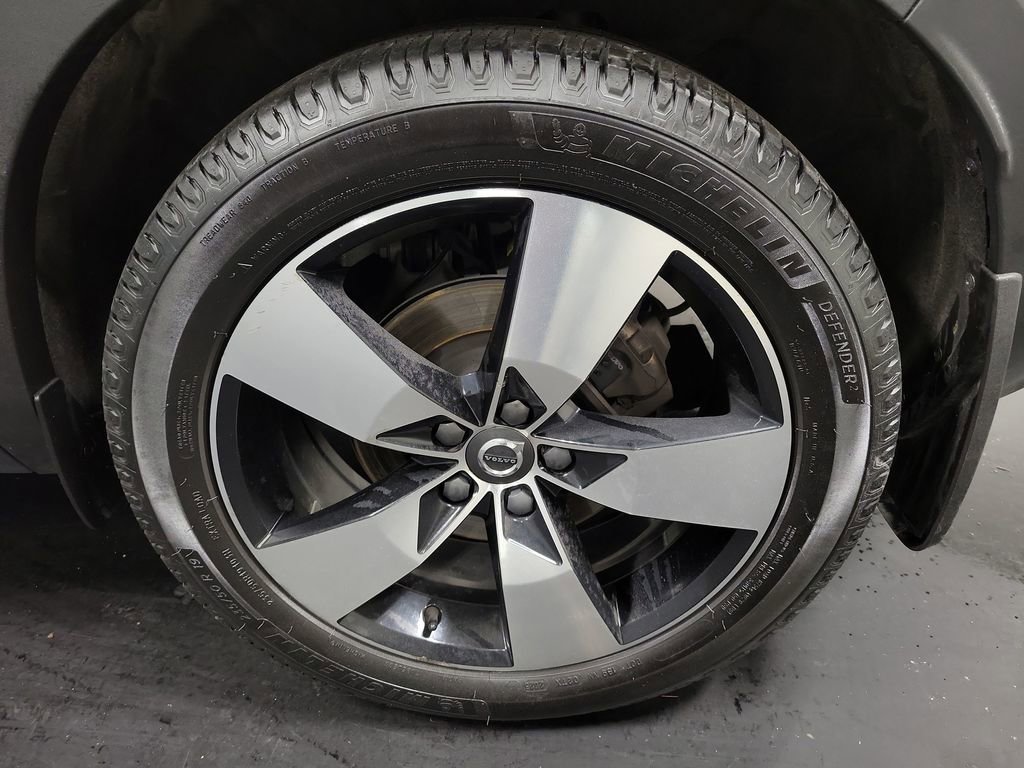 Used 2019 Volvo XC40 T5 Momentum image 11