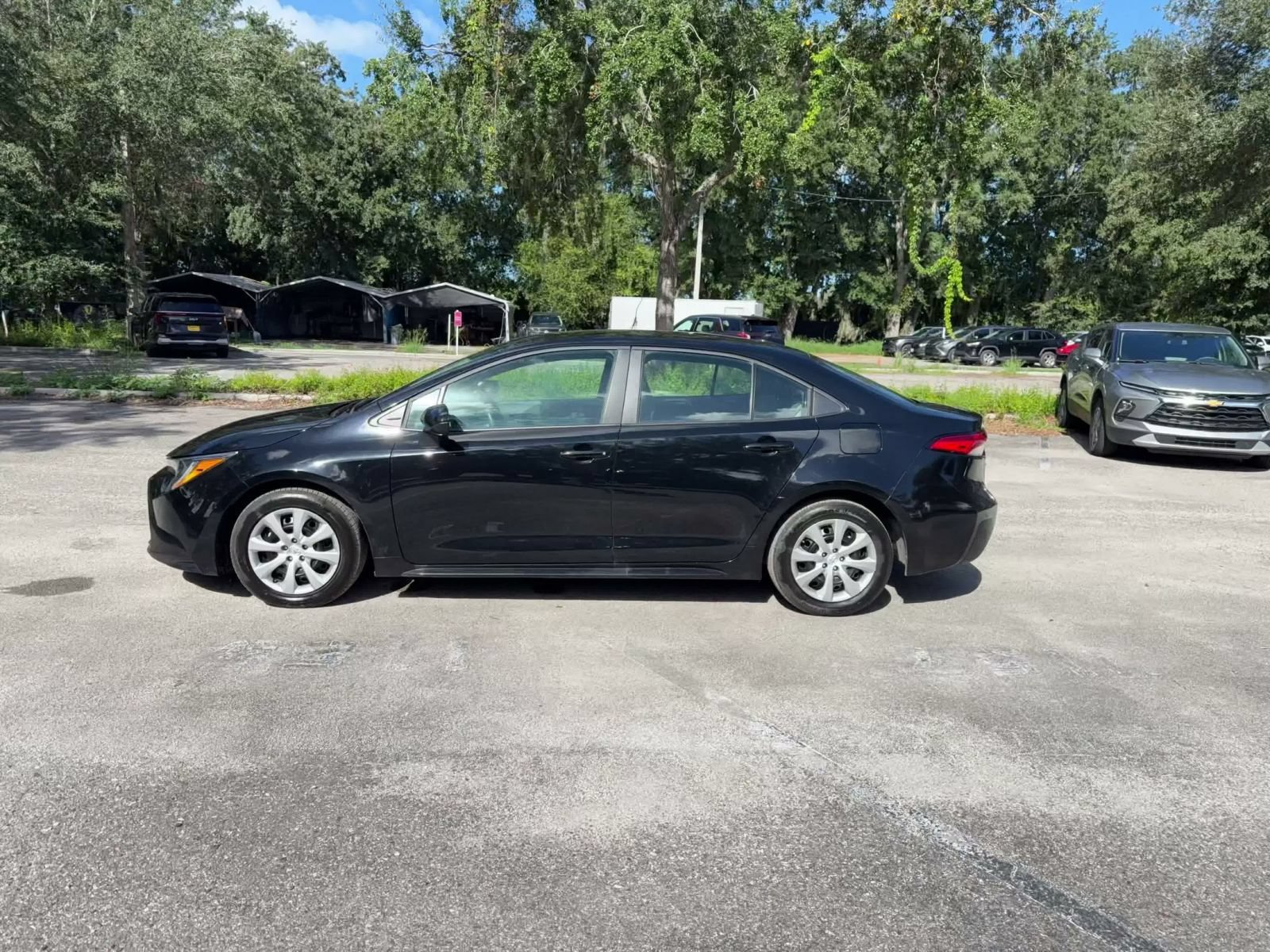 Used 2025 Toyota Corolla LE FWD image 8
