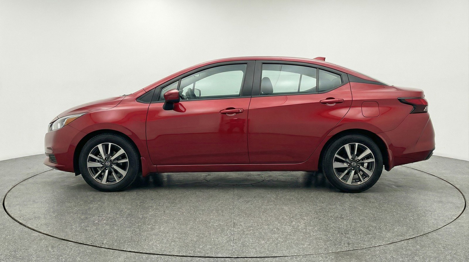 Used 2025 Nissan Versa SV image 5