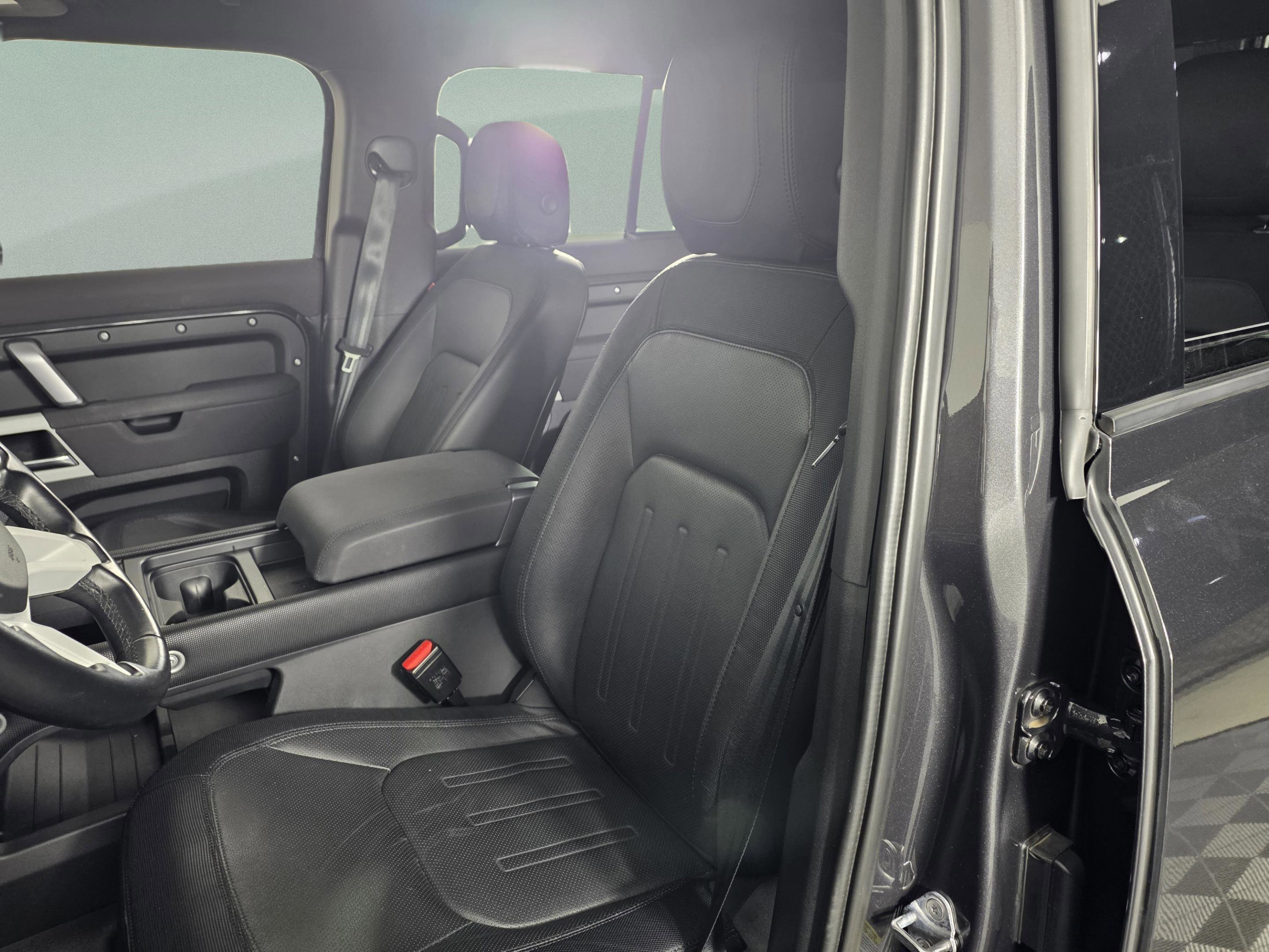 Used 2022 Land Rover Defender 110 X-Dynamic SE image 12