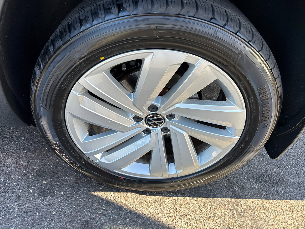 Used 2021 Volkswagen Atlas Cross Sport SE image 29