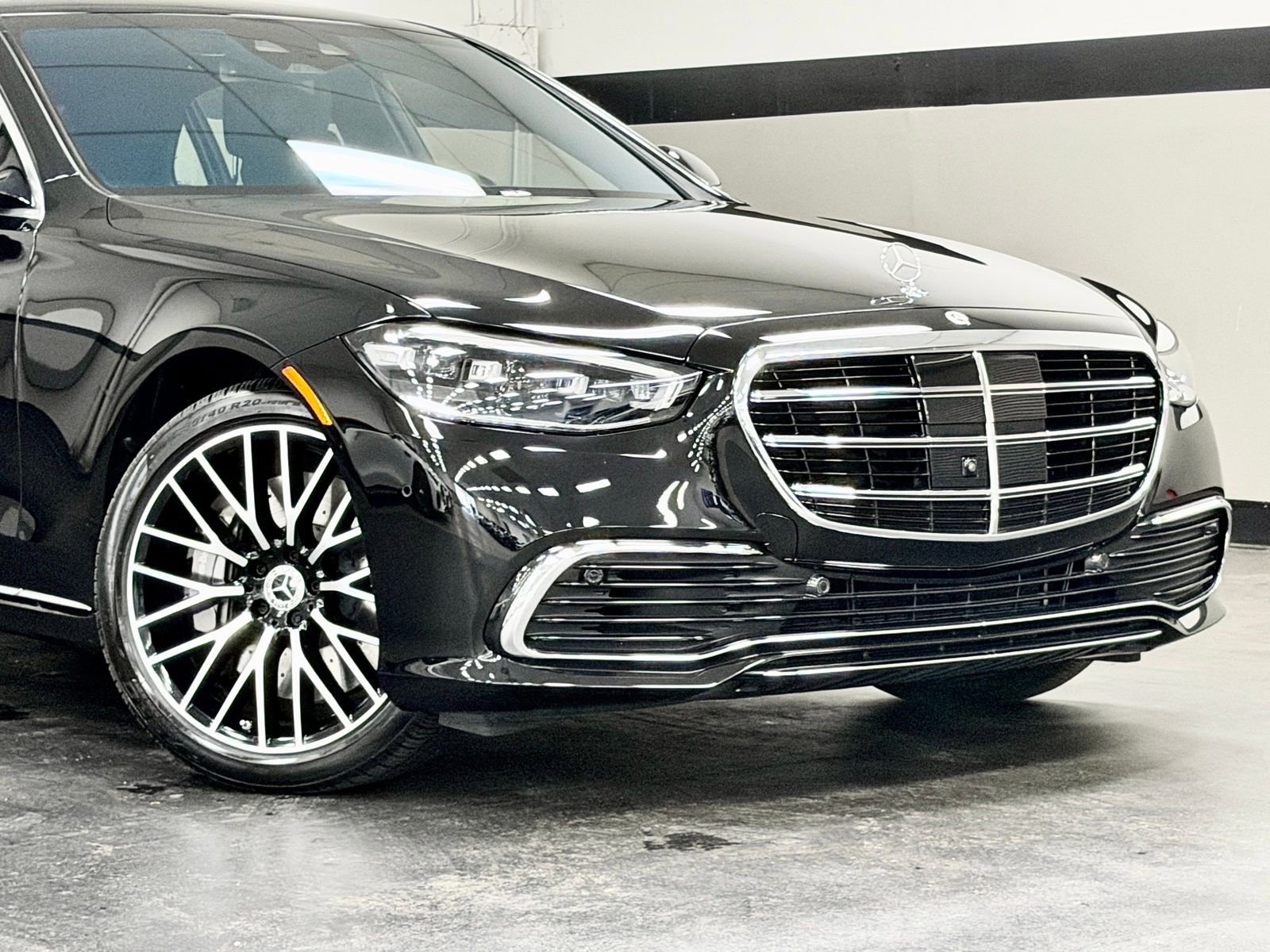 Used 2025 Mercedes-Benz S 580 4MATIC Sedan image 4