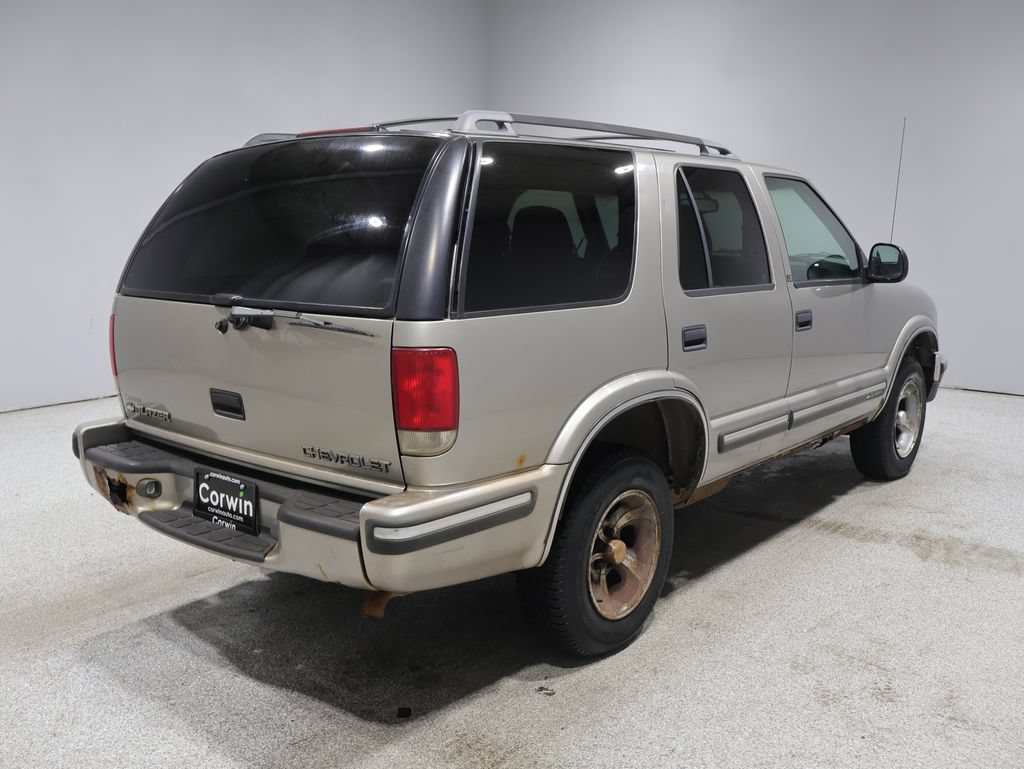 Used 1998 Chevrolet Blazer LS w/ Preferred Equipment Group RWD image 2