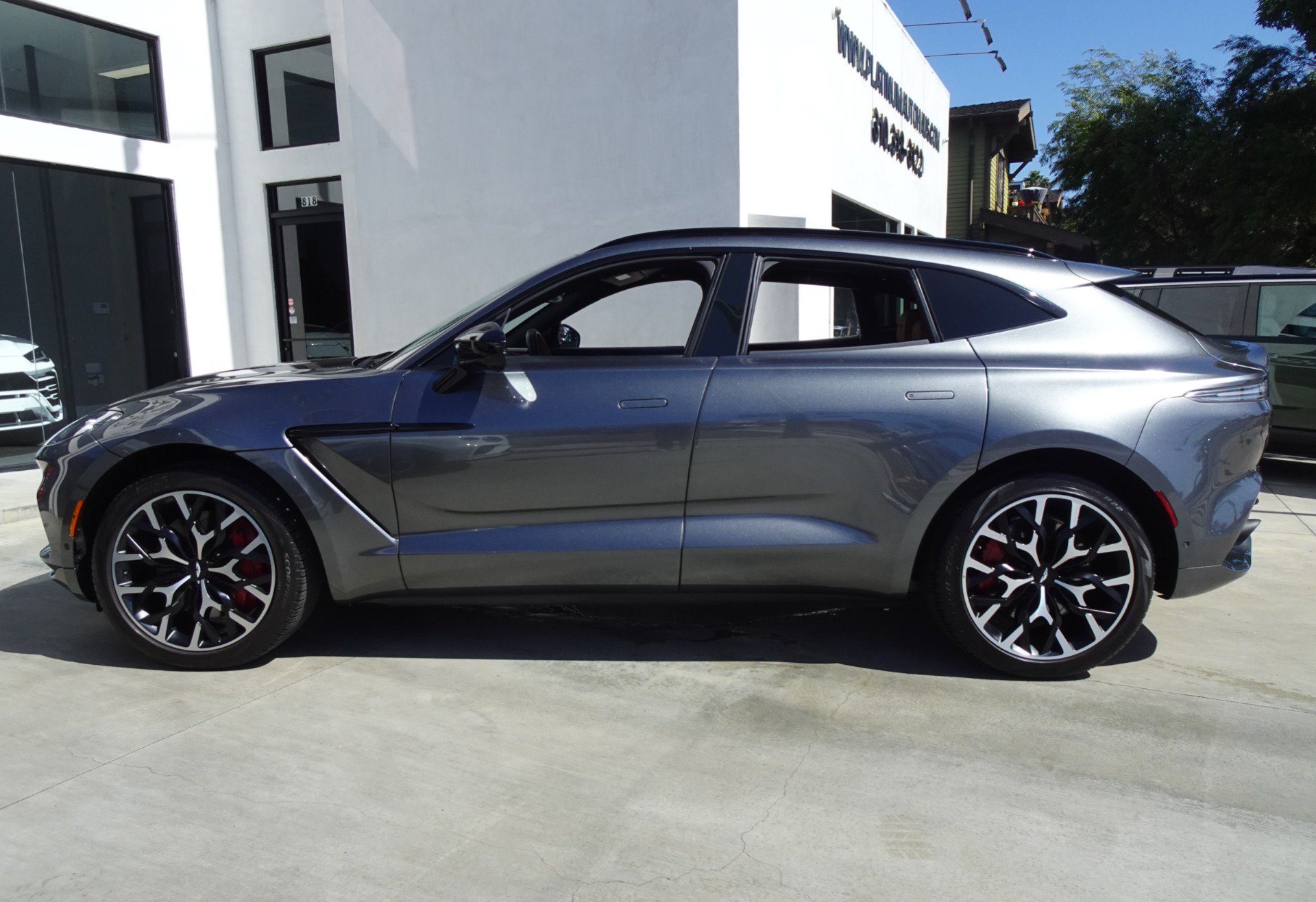 Used 2022 Aston Martin DBX AWD/4WD image 3