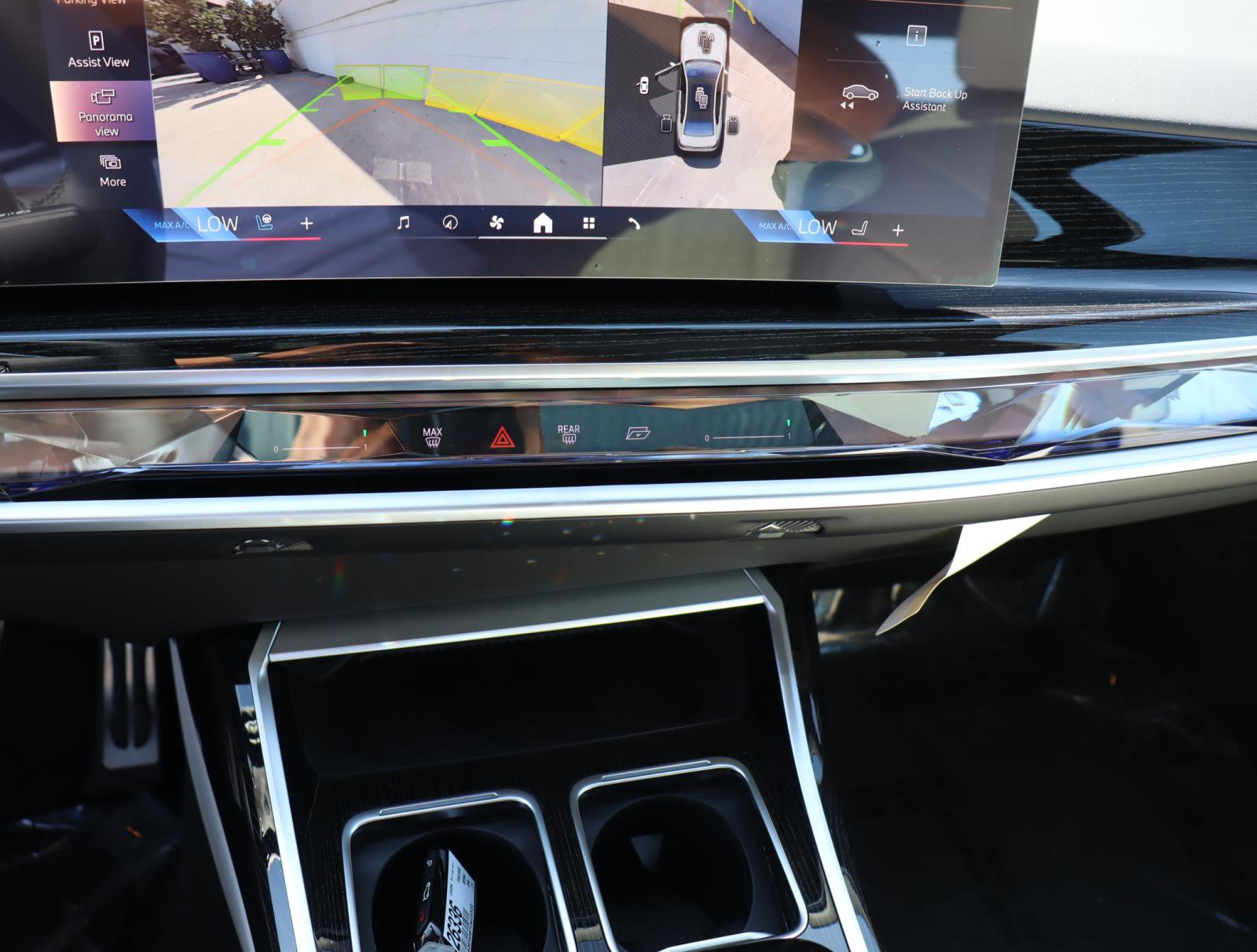 New 2026 BMW 750e xDrive w/ Executive Package image 23