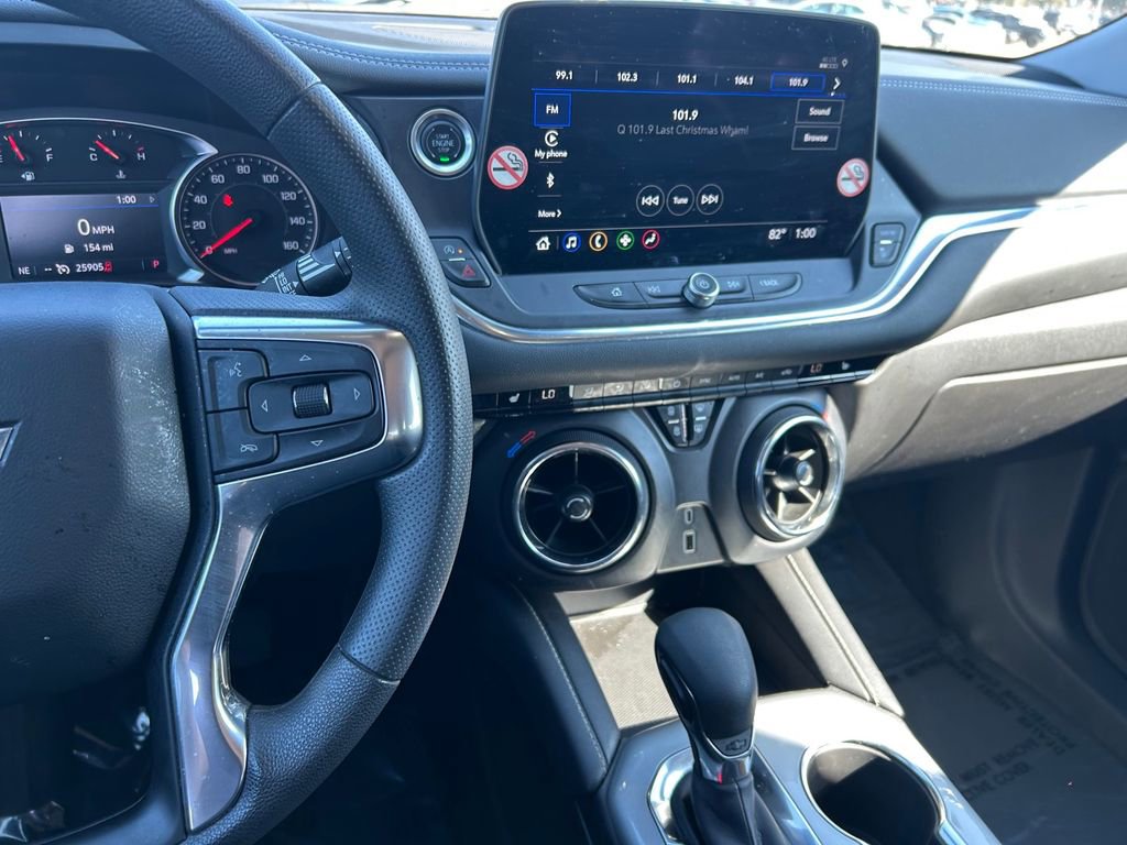 Used 2025 Chevrolet Blazer LT FWD image 16