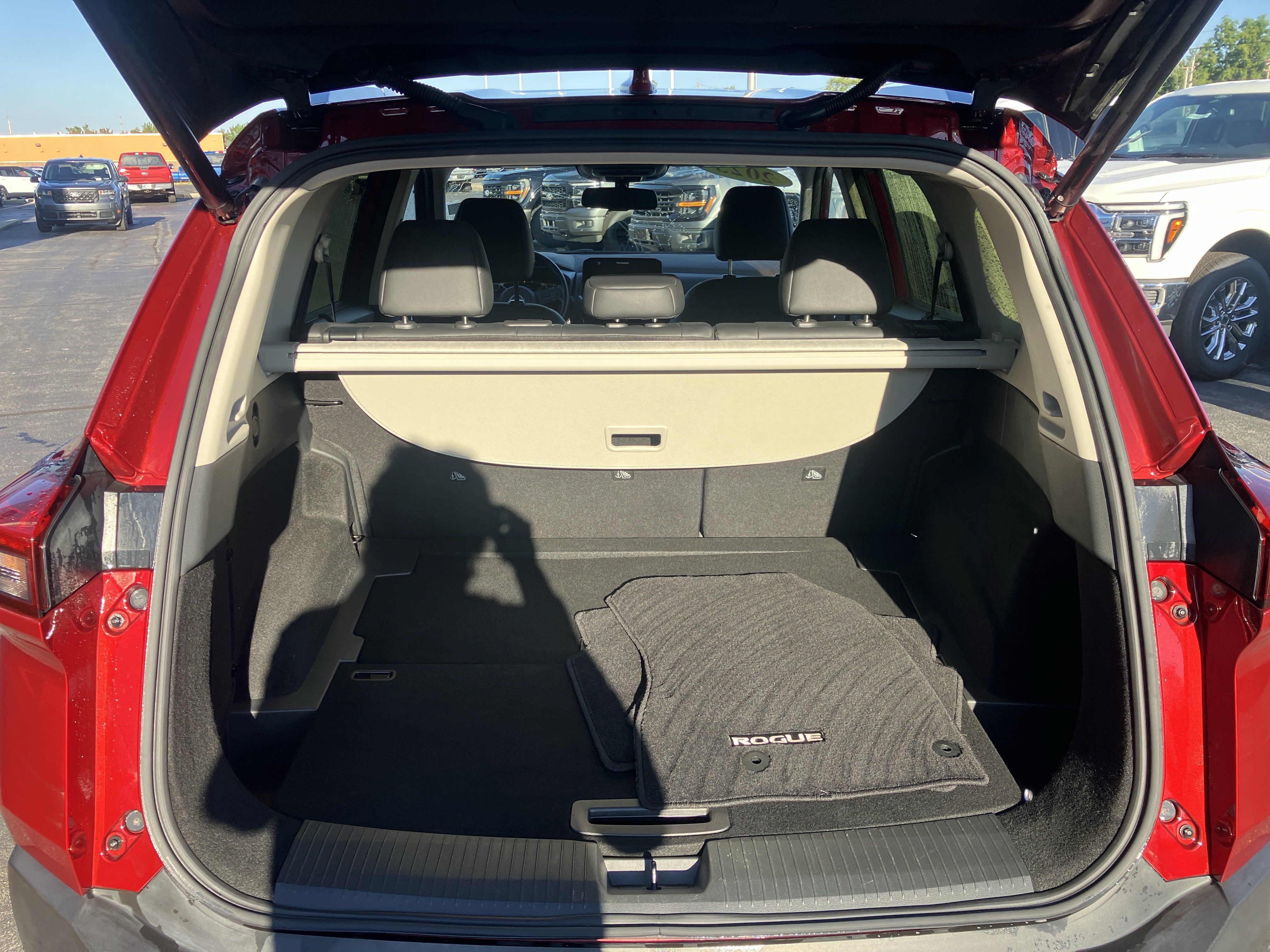 Used 2023 Nissan Rogue SL AWD/4WD image 12