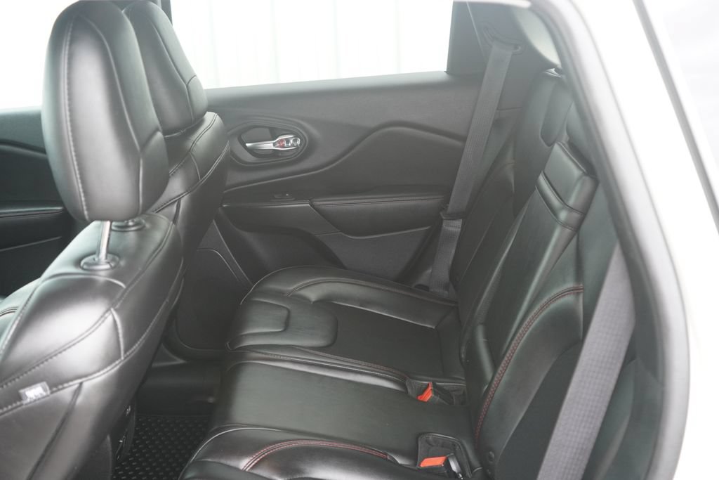 Used 2019 Jeep Cherokee Trailhawk w/ Cold Weather Group AWD/4WD image 29