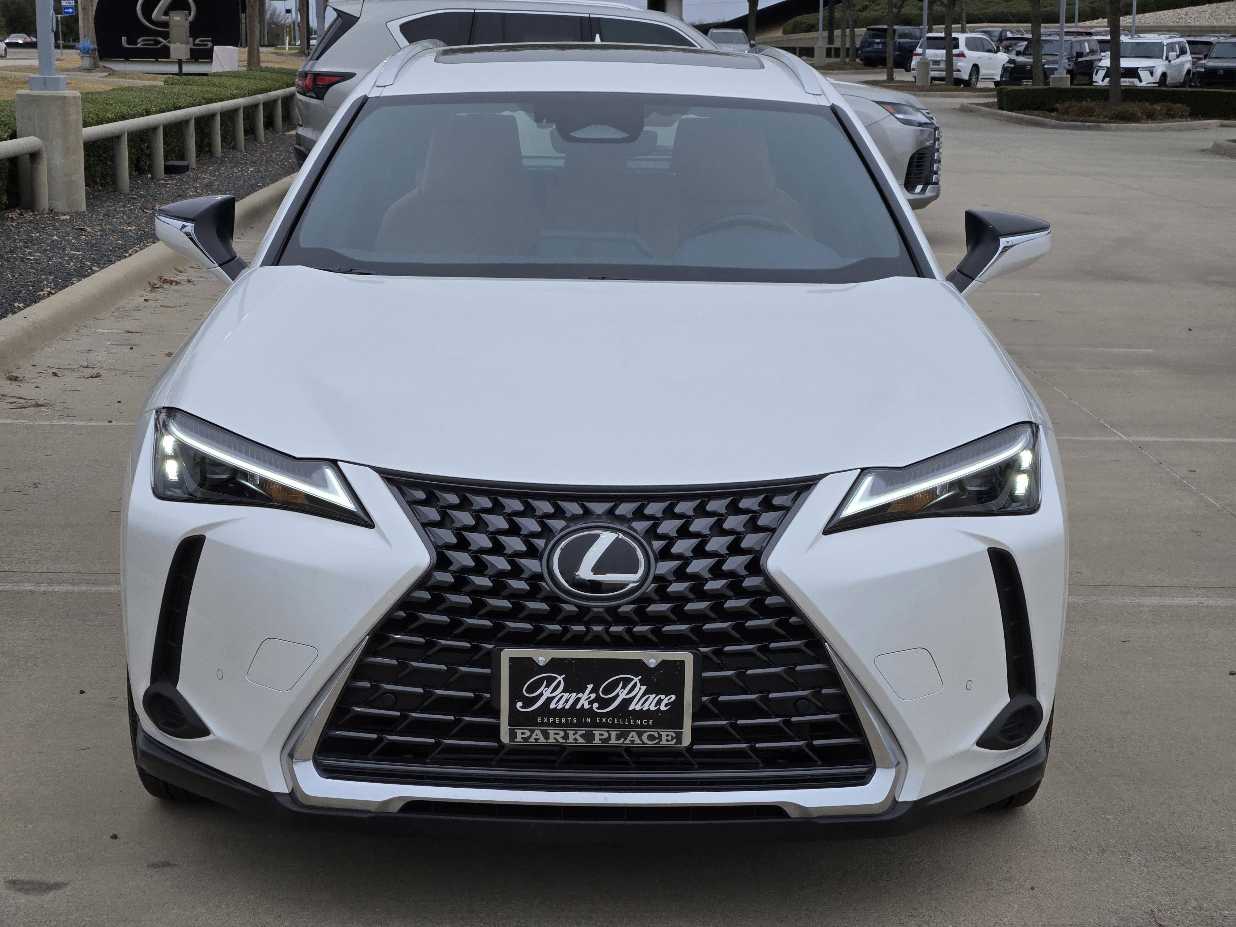 Used 2025 Lexus UX 300h FWD image 11