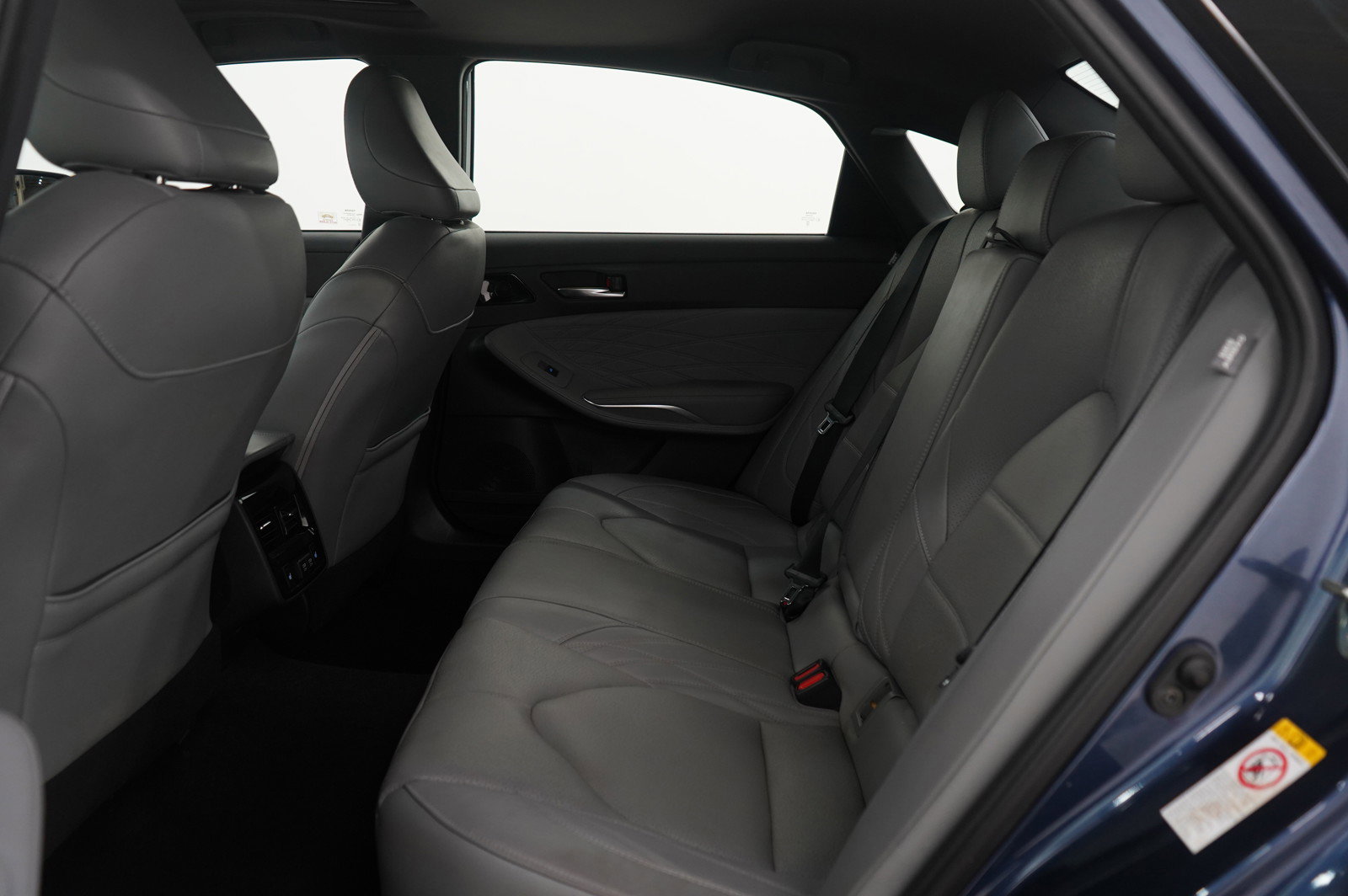 Used 2019 Toyota Avalon Limited image 13