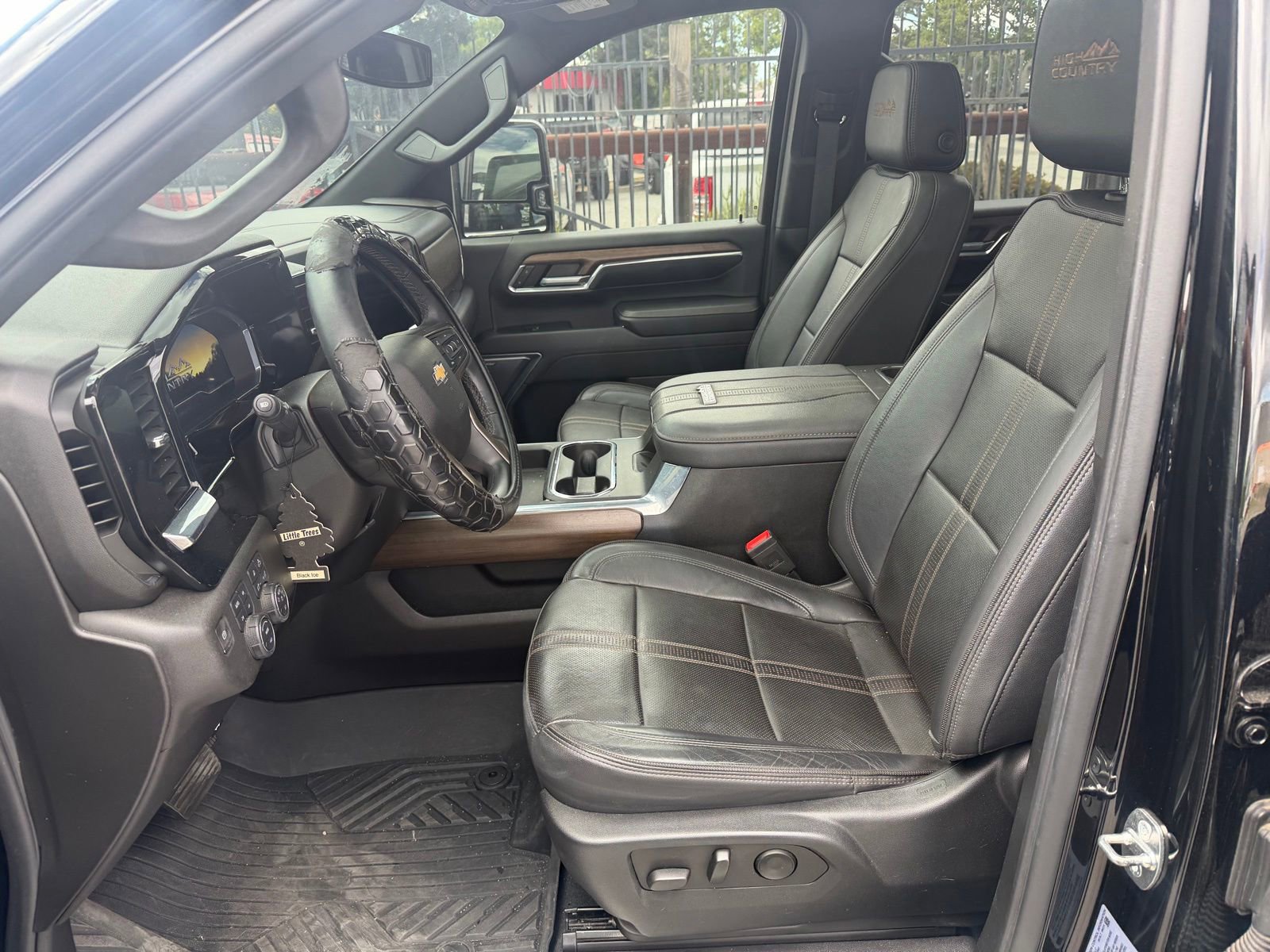 Used 2024 Chevrolet Silverado 2500 High Country AWD/4WD image 10