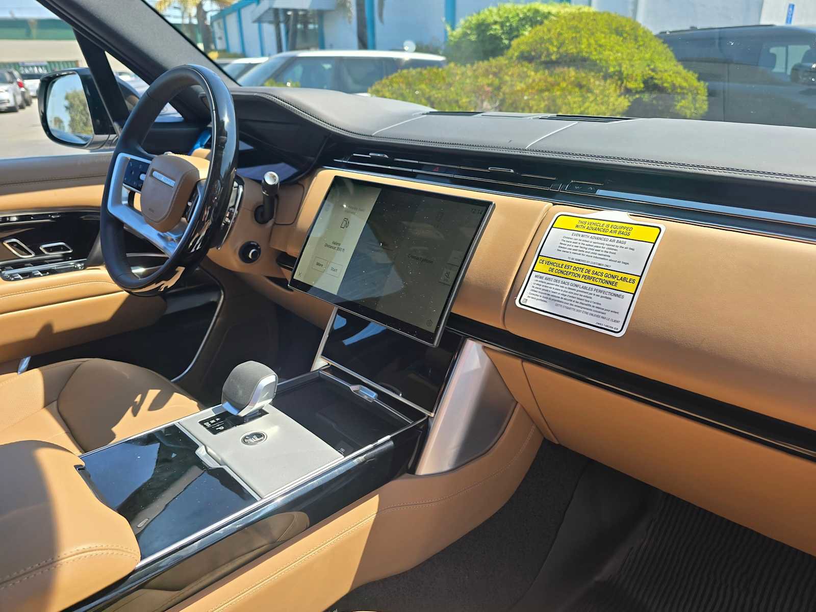 New 2025 Land Rover Range Rover Long Wheelbase SE image 12