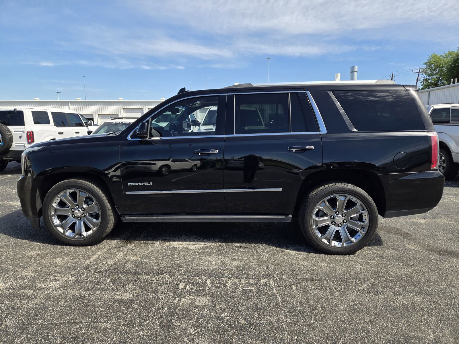 Used 2015 GMC Yukon Denali w/ Premium Package image 4