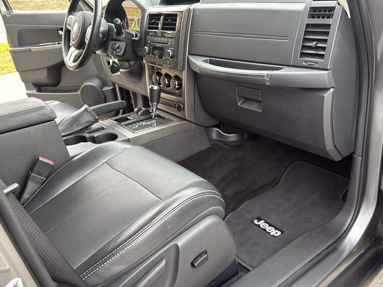 Used 2012 Jeep Liberty Limited Jet w/ Comfort/Convenience Group AWD/4WD image 27