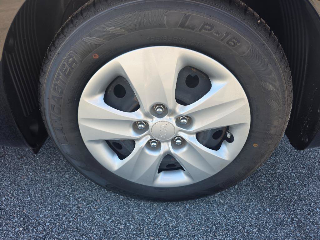 Used 2016 Kia Forte LX FWD image 17