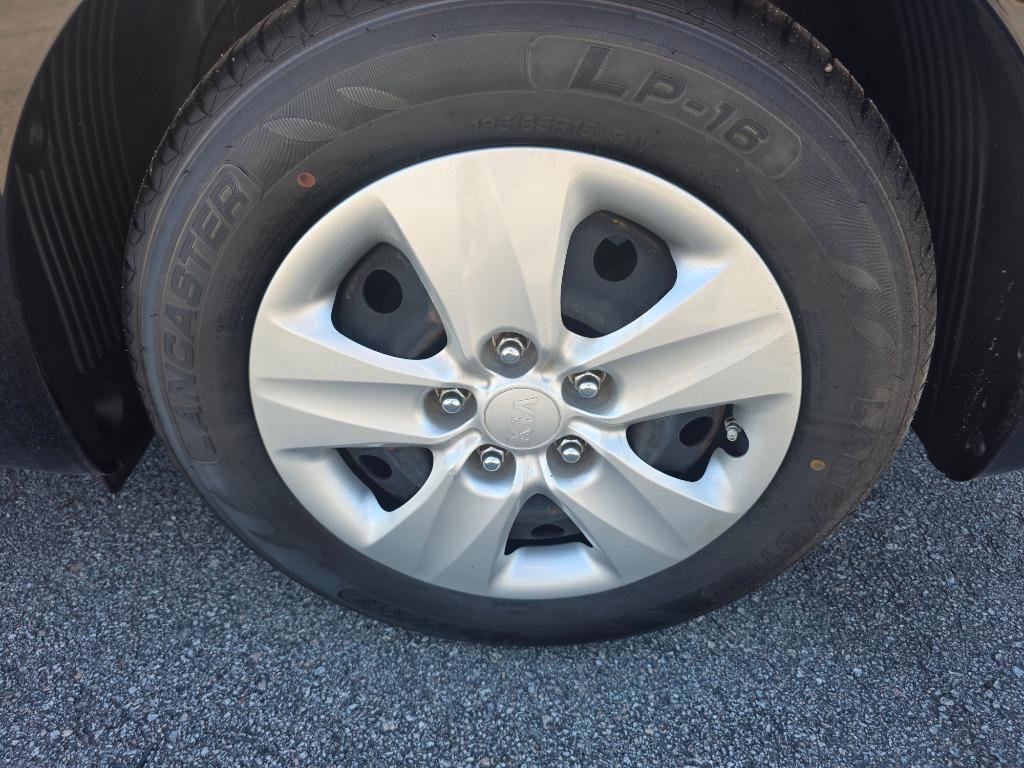 Used 2016 Kia Forte LX FWD image 17