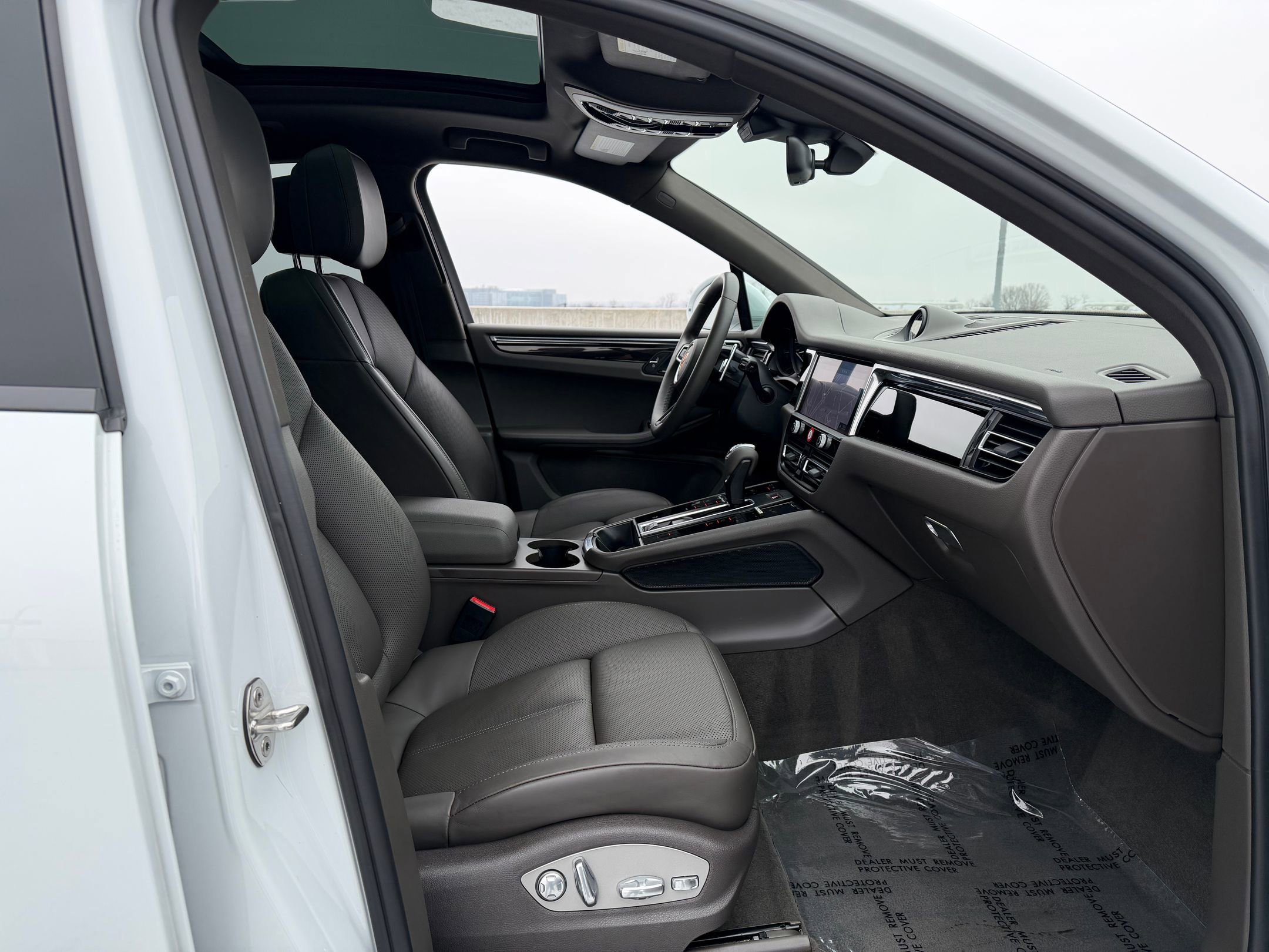 Certified 2023 Porsche Macan image 15