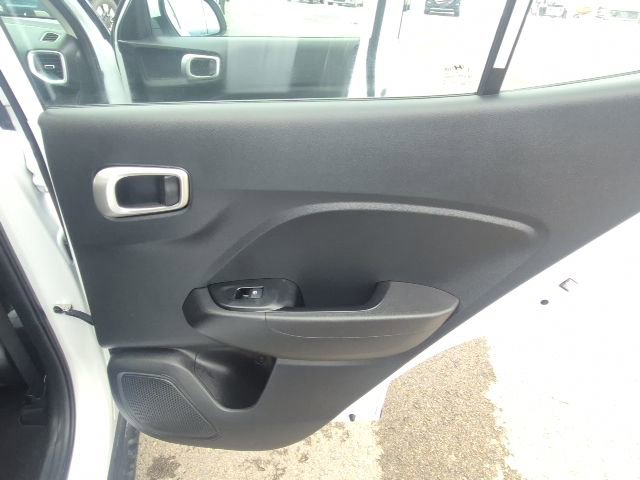 Used 2023 Hyundai Venue SE image 14