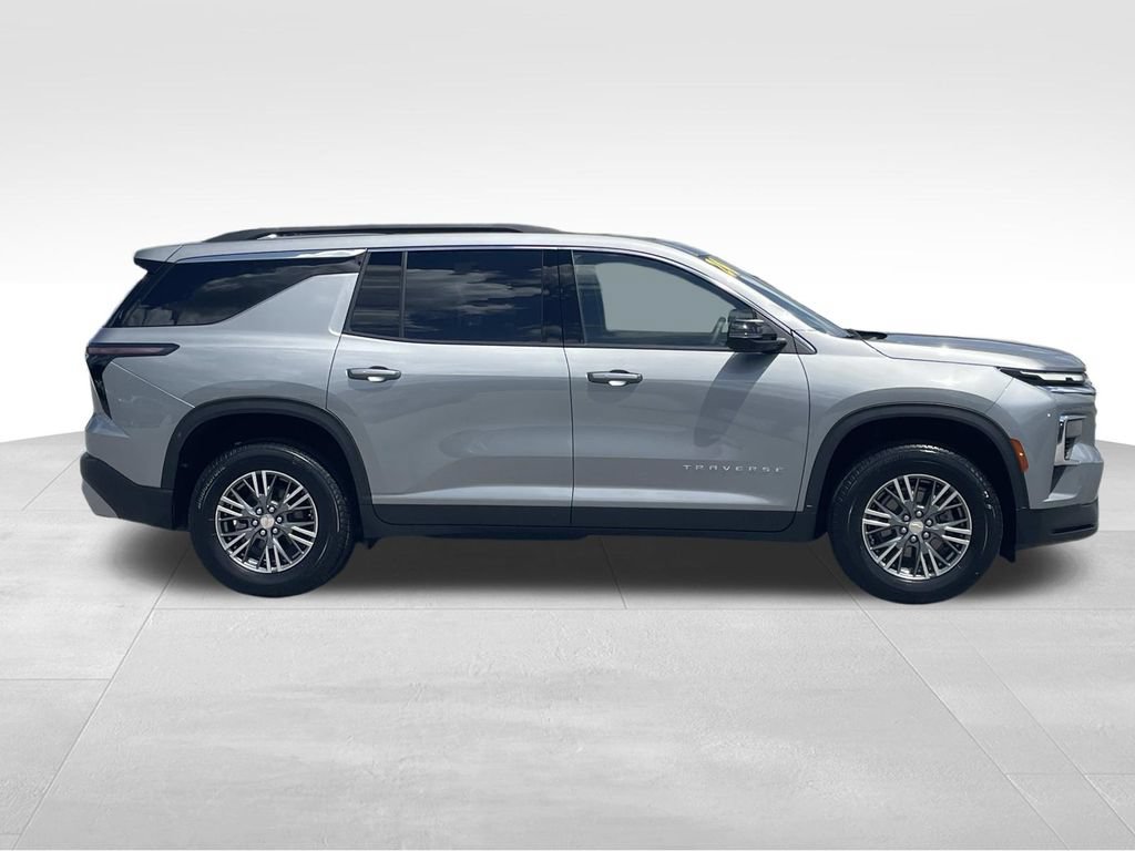 Used 2024 Chevrolet Traverse LT w/ LPO, Floor Liner Package FWD image 2