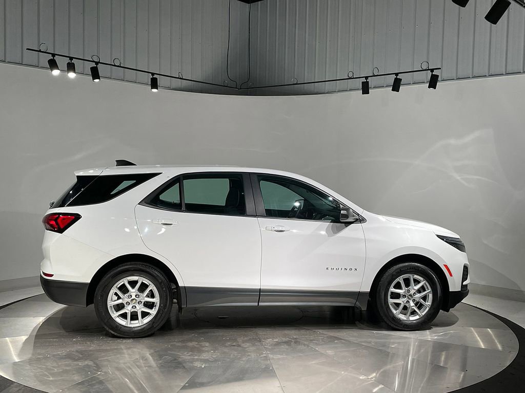 Used 2023 Chevrolet Equinox LS image 10