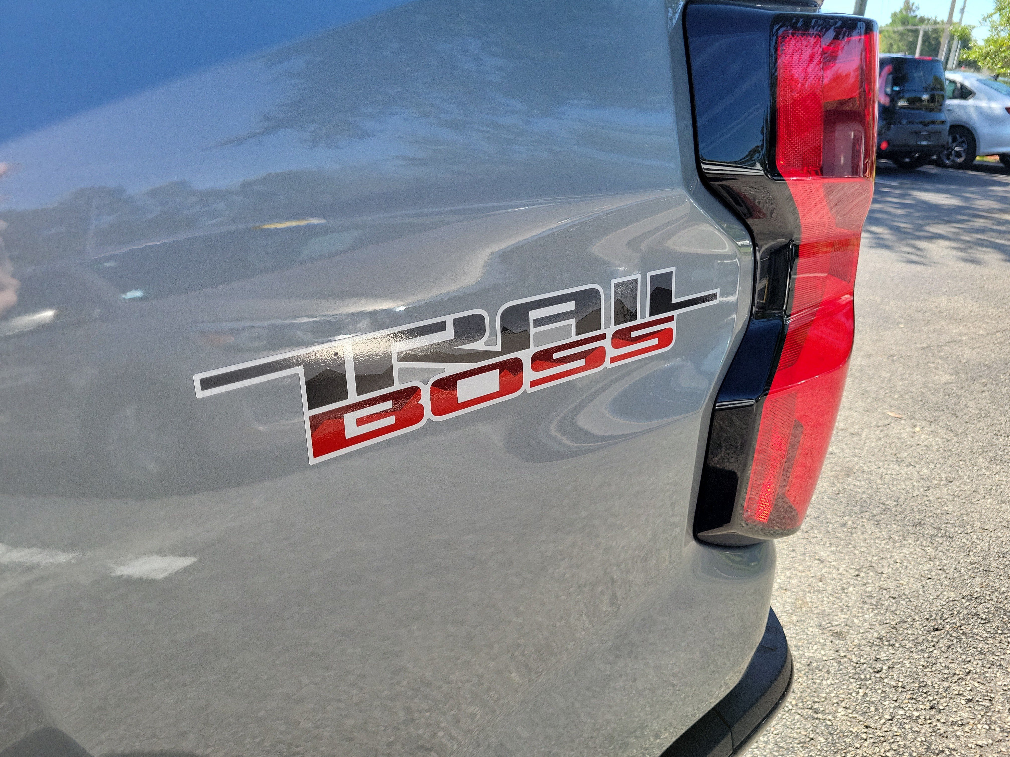 Used 2024 Chevrolet Colorado Trail Boss w/ Technology Package AWD/4WD image 14