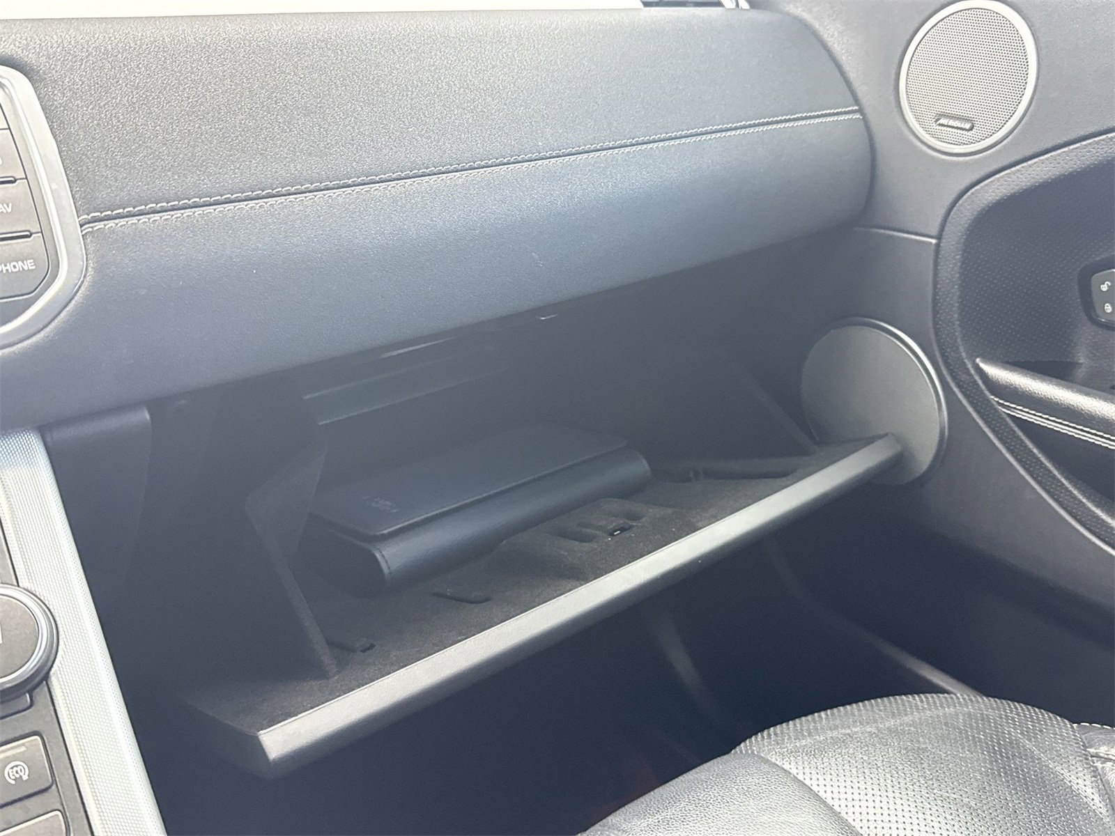 Used 2015 Land Rover Range Rover Evoque Dynamic image 24