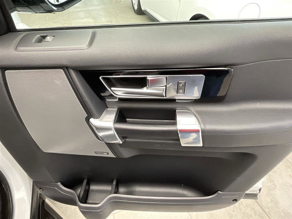 Used 2016 Land Rover LR4 HSE image 9