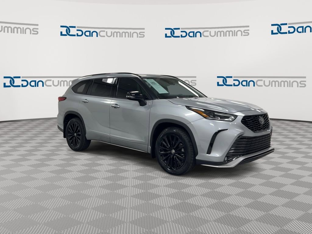Used 2023 Toyota Highlander XSE AWD/4WD image 2