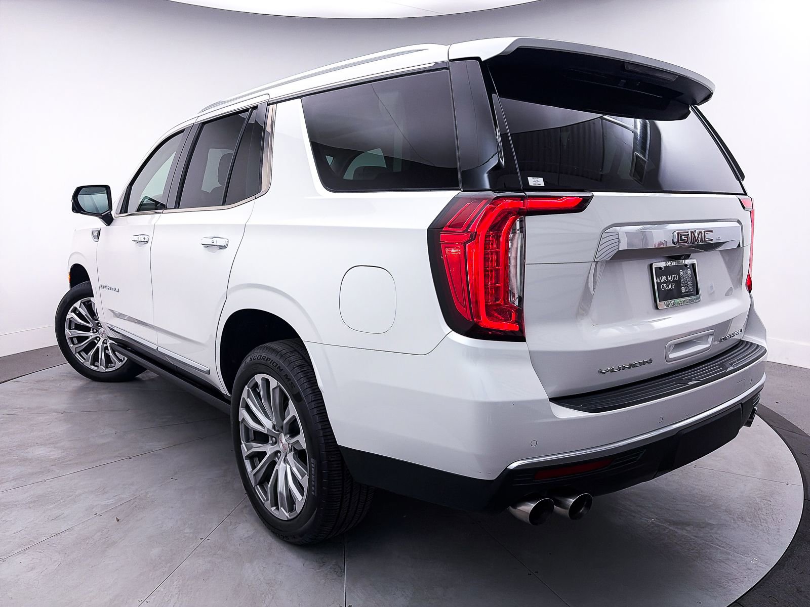 Used 2021 GMC Yukon Denali w/ Denali Premium Package image 2