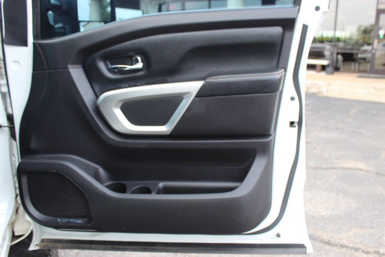 Used 2017 Nissan Titan PRO-4X image 10