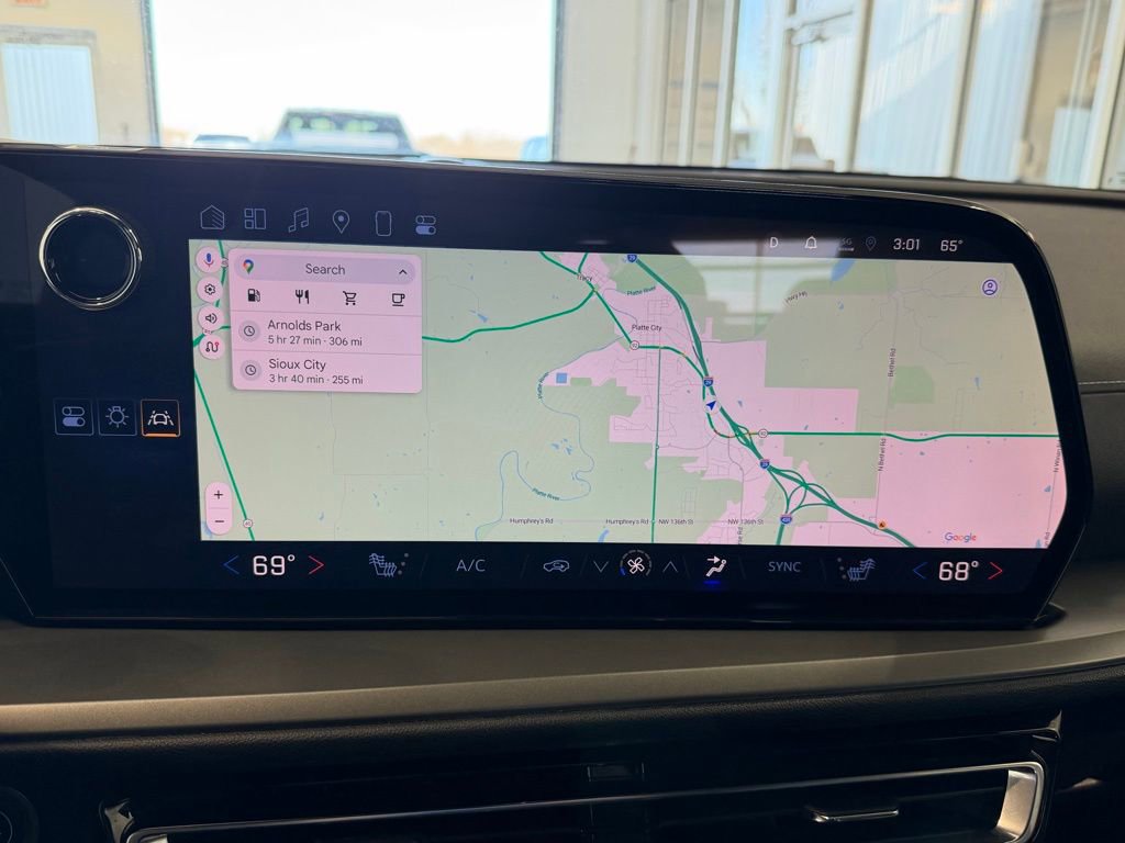 Used 2025 Chevrolet Traverse LT image 13