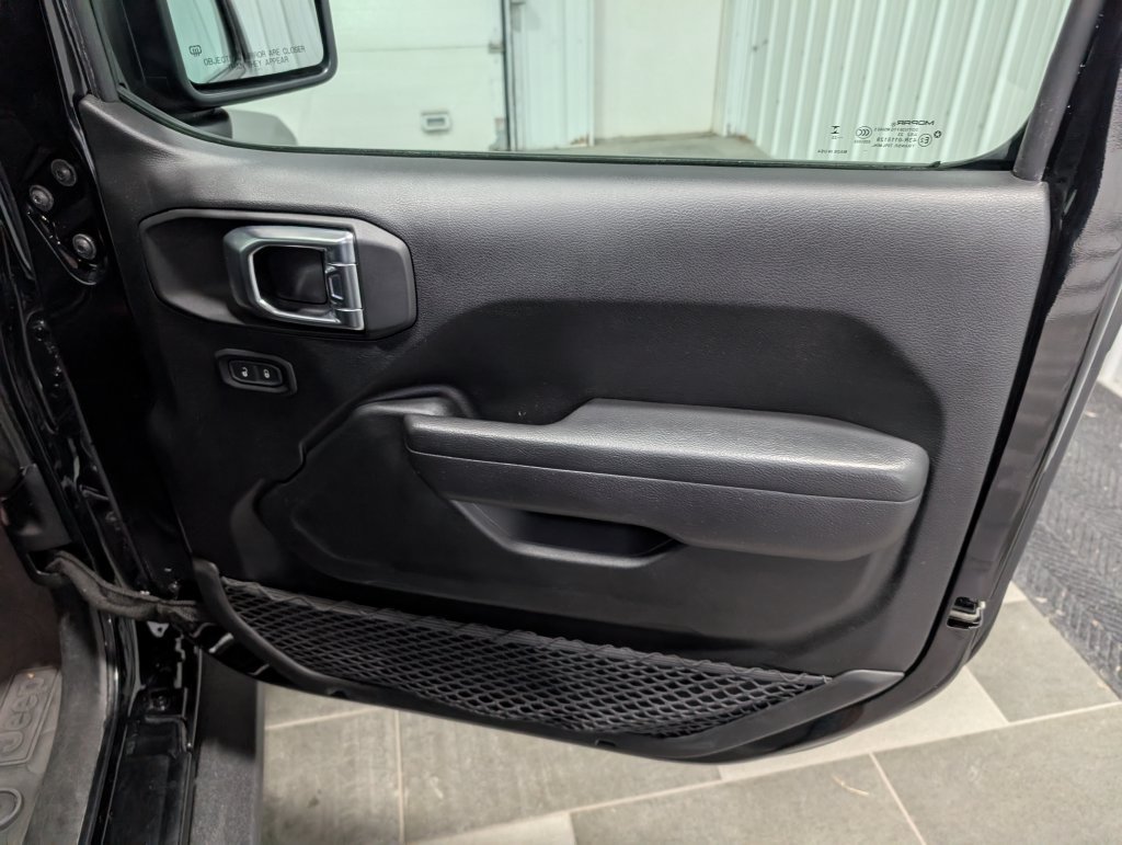Used 2023 Jeep Wrangler Unlimited w/ Sun & Screen Package AWD/4WD image 27