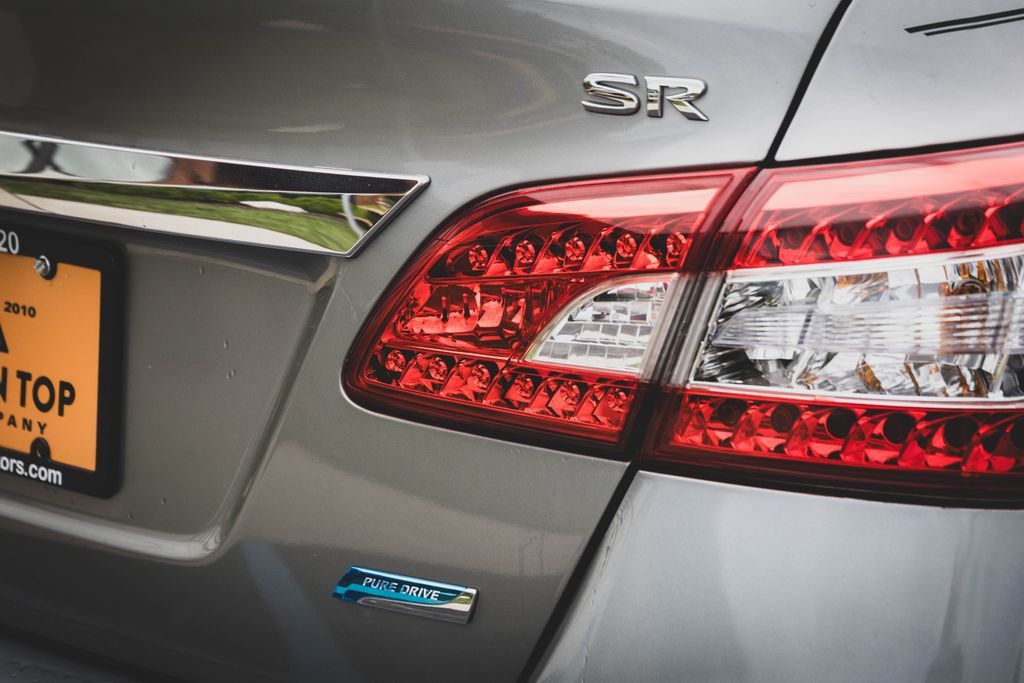 Used 2014 Nissan Sentra SR w/ Premium Package FWD image 10