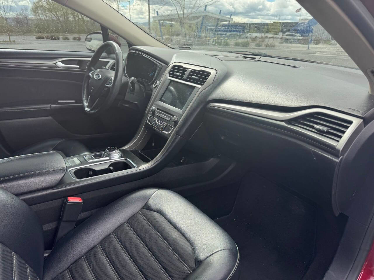 Used 2017 Ford Fusion SE w/ Equipment Group 201A FWD image 17