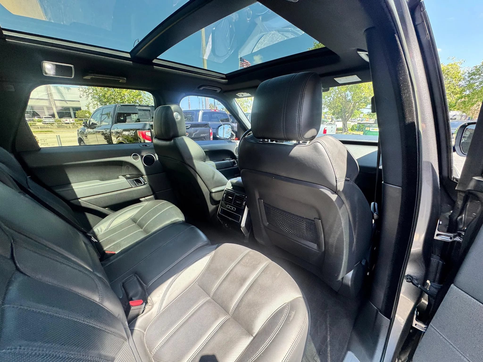 Used 2015 Land Rover Range Rover Sport Supercharged AWD/4WD image 18