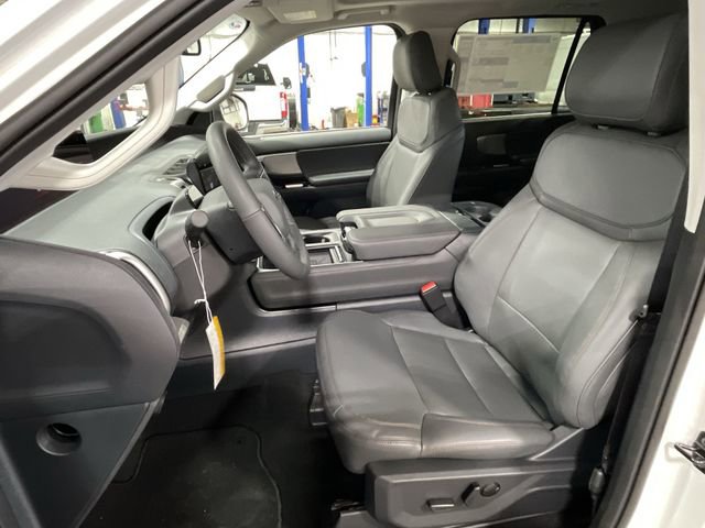 New 2025 Ford Expedition Active image 17