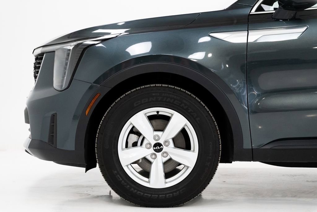 Certified 2025 Kia Sorento LX FWD image 28