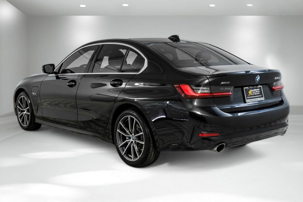 Used 2022 BMW 330e xDrive w/ Driving Assistance Package image 11
