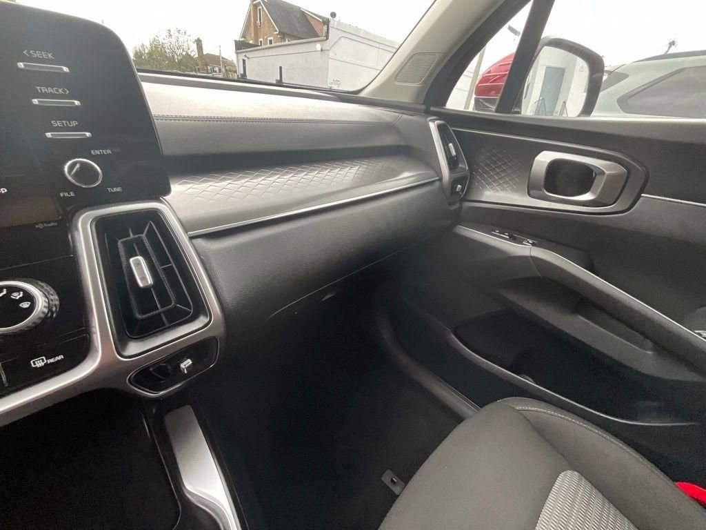 Used 2023 Kia Sorento LX image 22